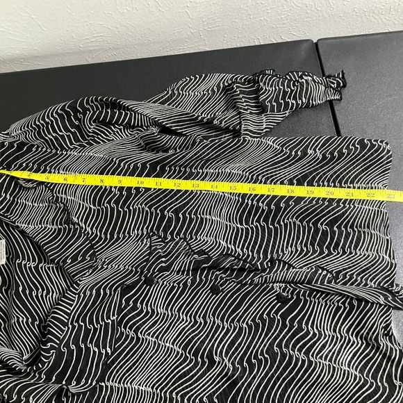 Cache Ruffle Blouse Sheer Top 100% Silk Long Sleeve Black White Career Size M - Picture 9 of 10